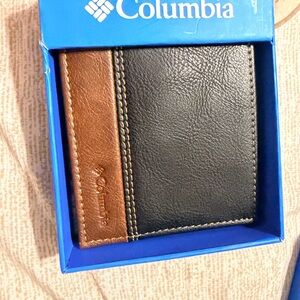 Columbia Two-Tone Leather Card Holder